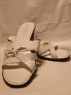Italian Shoemakers Cream-White Knot Strap Heeled Mules